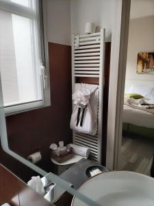 A bathroom at Bed End Breakfast Mary's Tower Még 37 kép