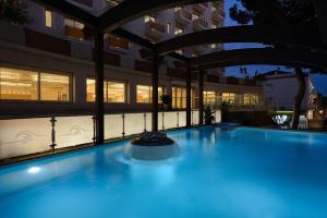 Bazén v ubytování Hotel Concord nebo v jeho okolí