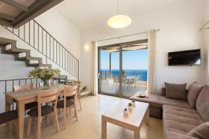 Χώρος καθιστικού στο Villa Thromila