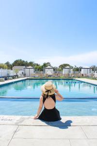 The swimming pool at or close to Winnetu Oceanside Resort at South Beach