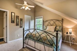 ein Schlafzimmer mit einem Bett und einem Deckenventilator in der Unterkunft Lakefront Camdenton Home with Fire Pit and Grill! in Camdenton