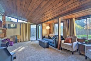 Historic Old Town Longmont Hideaway with Fire Pit!
