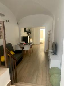 TV a/nebo společenská místnost v ubytování PUERTA DE CACERES Apartamento 2