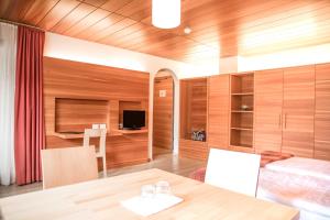 TV a/nebo společenská místnost v ubytování Hotel La Villa