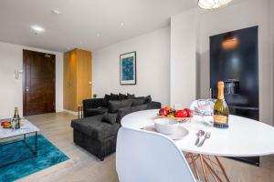 Posezení v ubytování Haus Luxury Apartment - Perry Barr - Parking - Smart TV - WIFI - TOP RATED