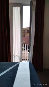 A bed or beds in a room at La Maison Della Torre