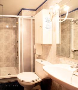 Kylpyhuone majoituspaikassa Hostal Musunzar
