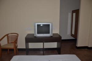 TV in/ali zabaviščno središče v nastanitvi Hotel Ferreira Resort