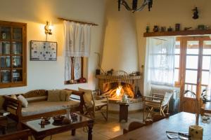 Posezení v ubytování Arcadianis lakeview villa at Psari Arkadias