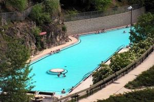Bazén v ubytování Thanks-giving Getaway - Price Drop 169 Nt! Akiskinook Beach Resort - 1 Br Condo - Rec Center - Indoor Pool, Hot Tub, Squash, Basketball Courts nebo v jeho okolí
