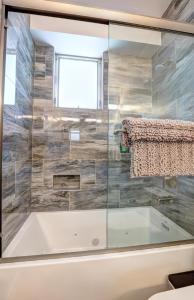 Ένα μπάνιο στο Avila Breeze