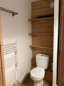 a bathroom with a white toilet and wooden stairs at Appartement ski Station Val Louron - Au pied des pistes - 4 - 6 personnes in Génos