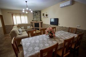 TV a/nebo společenská místnost v ubytování Casa Carrillo