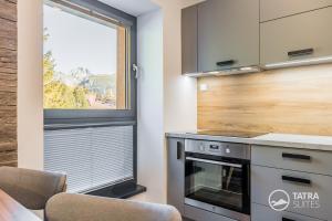 Kuchyňa alebo kuchynka v ubytovaní TATRA SUITES Cosy Apartment A26