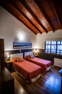 En eller flere senge i et værelse på Las Avutardas Hosteria