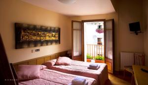 Postel nebo postele na pokoji v ubytování Hostal Musunzar
