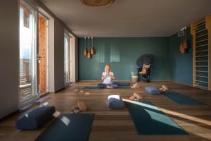 two women sitting in a yoga room in a yoga class at Boutique Hotel Bellevue Lermoos in Lermoos