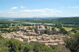 a small town with a river and a city at HOME ET HOLIDAY Le Petit Verdot in Viviers
