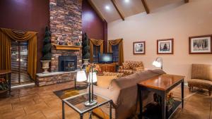 a living room with a couch and a fireplace at Best Western Inn Of Pinetop in Pinetop-Lakeside
