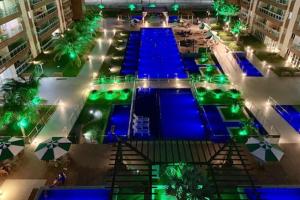 una vista aérea de una piscina en un edificio por la noche en VG FUN-OCEAN VIEW BEACH FRONT APARTMENT-Fortaleza en Fortaleza