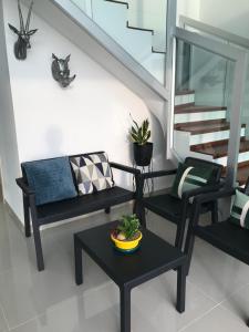 a living room with two chairs and a table at Apartamentos Cartagena Marbella Suite in Cartagena de Indias