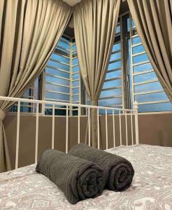 Ein Bett oder Betten in einem Zimmer der Unterkunft Inap Kayangan @ Puncak Alam with Swimming Pool
