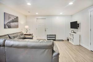 a living room with a couch and a tv at New Furnished 2Bd Apt! Great for Long Stays in Vineyard