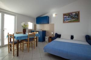 Postel nebo postele na pokoji v ubytování Apartments Dragišić