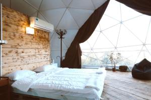 Voodi või voodid majutusasutuse Elsesi Racha Glamping toas