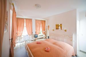 Postel nebo postele na pokoji v ubytování Hotel Goldener Hecht