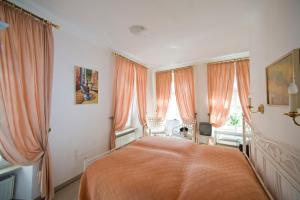 Postel nebo postele na pokoji v ubytování Hotel Goldener Hecht