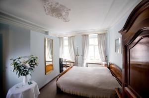 Postel nebo postele na pokoji v ubytování Hotel Goldener Hecht