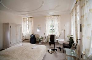 Postel nebo postele na pokoji v ubytování Hotel Goldener Hecht