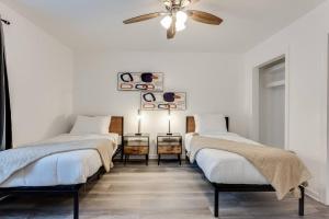 a bedroom with two beds and a ceiling fan at Luxury Atlanta Home - Self Check-in Pet Friendly Free Parking in Atlanta