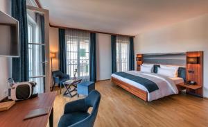 Säng eller sängar i ett rum på Seehotel Villa Linde