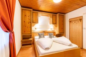 Postel nebo postele na pokoji v ubytování Albergo Dolomiti