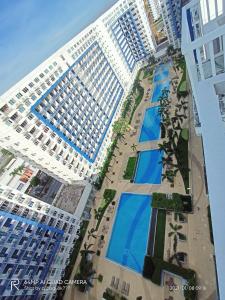 an overhead view of a large building with swimming pools at Sea Residences MOA Complex - Ruffa's Condotel in Manila