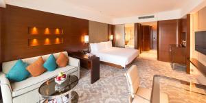 Televiisor ja/või meelelahutuskeskus majutusasutuses Crowne Plaza Macau by IHG