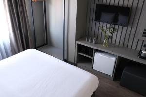 Postel nebo postele na pokoji v ubytování Dilens Bosphorus Hotel