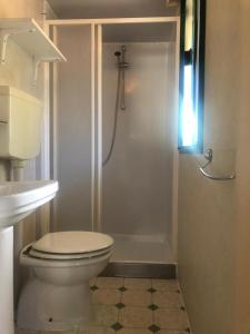 Kép Toskana-Viareggio-Chalet-Zona-Rosa-5-mit-Klimaanlage-und-Wlan szállásáról Viareggióban a galériában