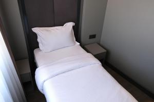 Postel nebo postele na pokoji v ubytování Dilens Bosphorus Hotel
