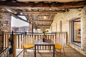 a patio with a table and chairs on a balcony at Le Cocon & SPA Privé - l'Oliveraie d'Eurocentre in Castelnau-dʼEstrétefonds