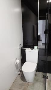 Un baño de Royal Kandyan Hotel