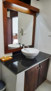 Un baño de Royal Kandyan Hotel