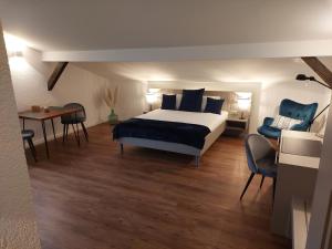 Apart-Hôtel Pont-de-Thielle客房内的一张或多张床位