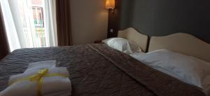 Postel nebo postele na pokoji v ubytování Rome Travellers Hotel