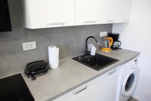 Kuchyň nebo kuchyňský kout v ubytování Pearl Apartment