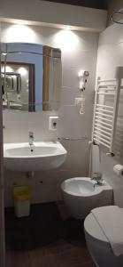 Koupelna v ubytování Rome Travellers Hotel