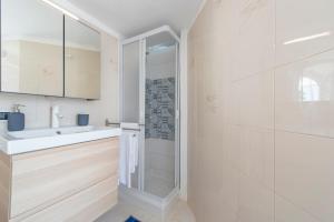 Kuchyň nebo kuchyňský kout v ubytování Casa Albatros + 29 fotografií