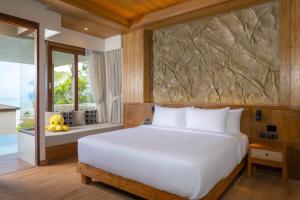 Ein Bett oder Betten in einem Zimmer der Unterkunft Sinae Phuket - SHA Extra Plus